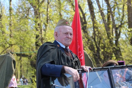 Ветераны Ленобласти приняли парад победы