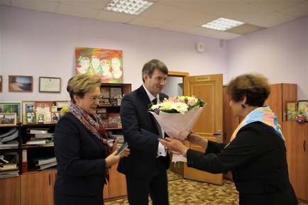 Поздравления педагогическим коллективам Отрадного