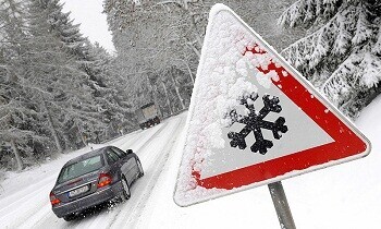 ГИБДД напоминает водителям об особенностях вождения в зимний период